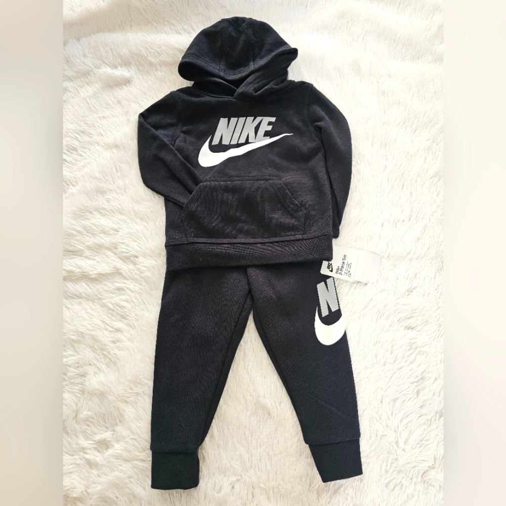 Nike 2T Boys Two Piece Set NEW